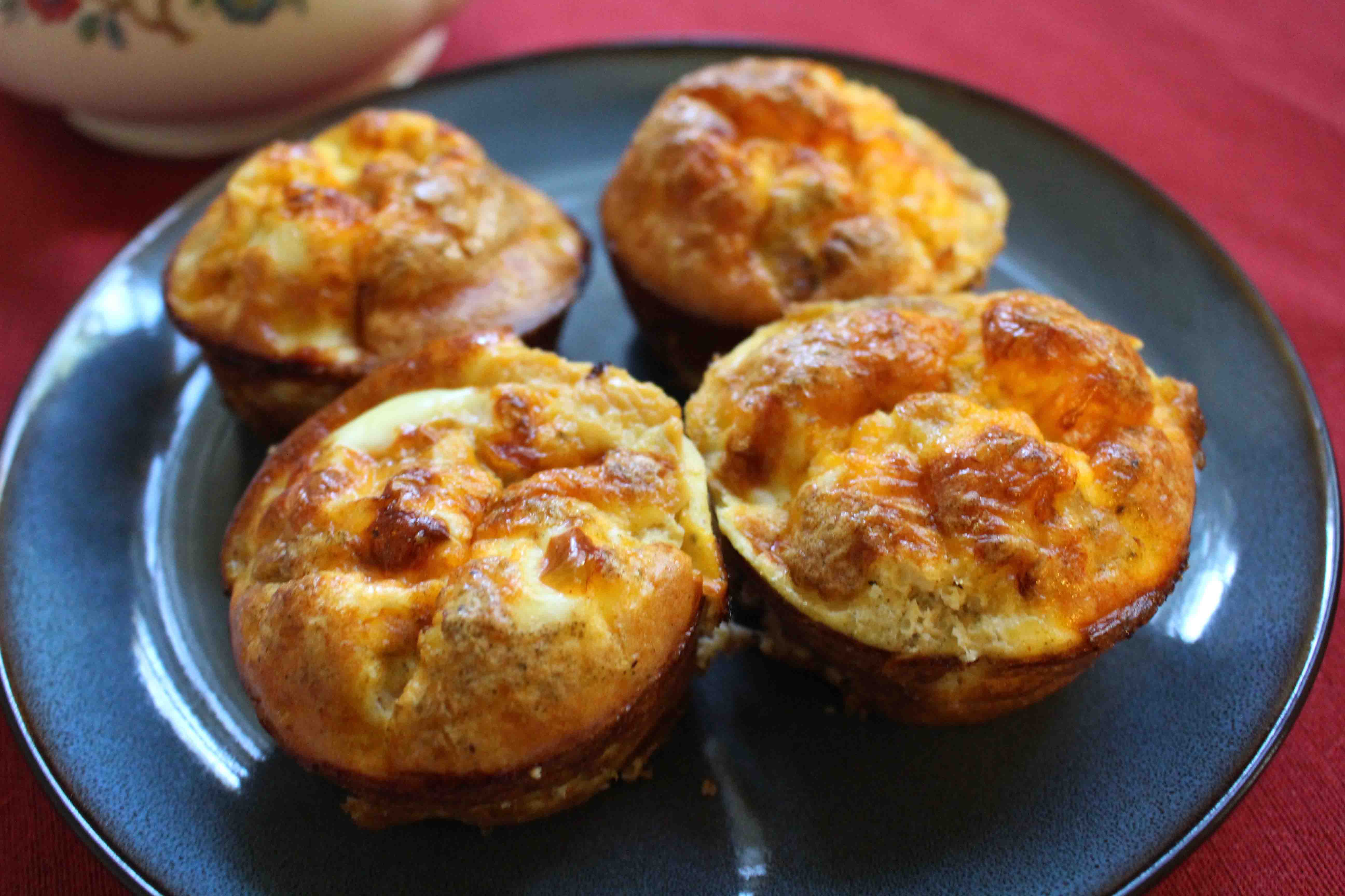 These egg muffins make for annuturitious easy breakfast on the go or a cute addition to brunch!
