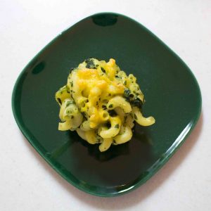 These muffins are the BEST way to eat mac and cheese at a party!