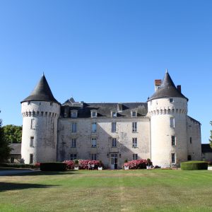 Spend a few days in the idyllic town of Chinon in the Loire Valley- its the perfect way to relax!! | Where's Emma Now