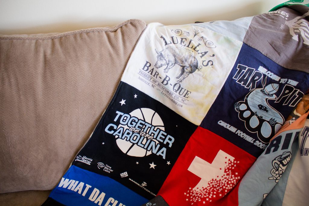 How to make your own t-shirt blanket DIY | Teaspoon of Nose