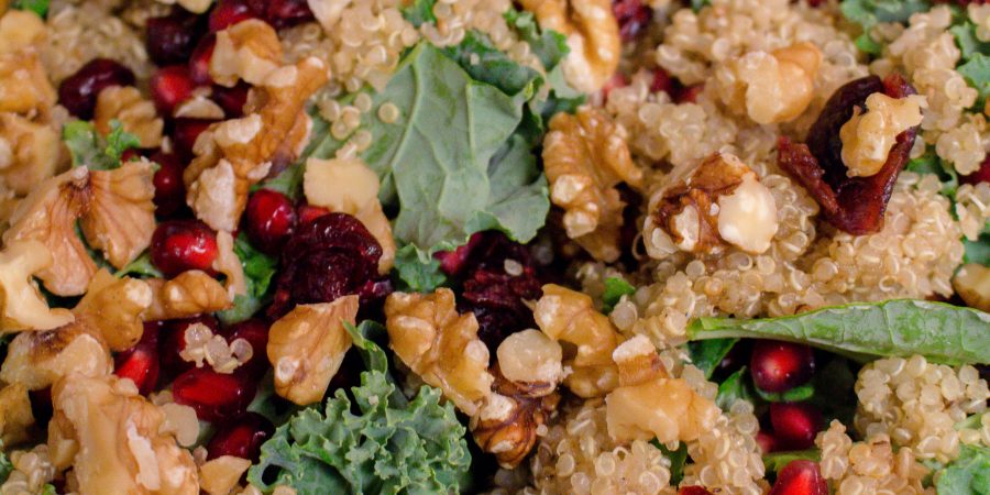 This kale and pomegranate salad is the perfect thing to start your new year on a healthy AND tasty note! | Teaspoon of Nose
