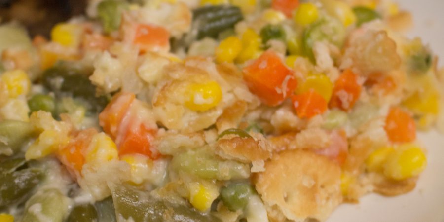 Planning your Thanksgiving dinner and need an effortless side dish? This Thanksgiving vegetable casserole is tasty enough for the holidays and easy enough to be a potluck dish! | Teaspoon of Nose