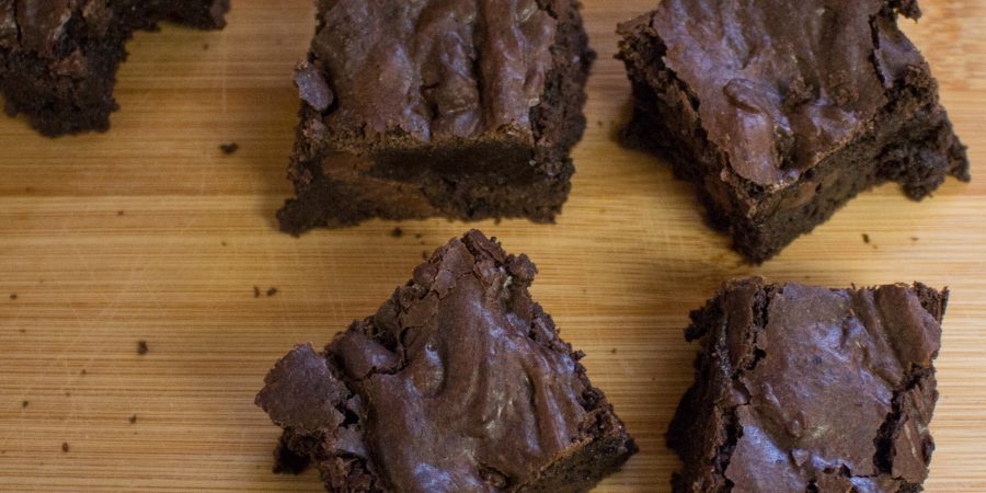 These Nutella brownies are always a crowd favorite! | Teaspoon of Nose