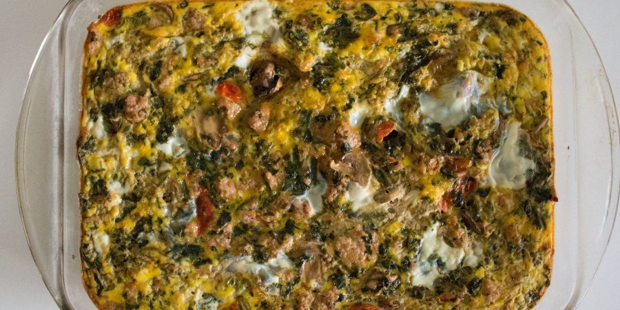 This Whole30 spinach egg bake is an easy win for your next brunch, baby shower, or overnight guests! | Teaspoon of Nose