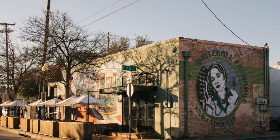 If you're looking for a fun weekend getaway try the Bishop Arts District of Dallas, Texas. It's got all the amenities of a big city in a cozy street feel! | Teaspoon of Nose