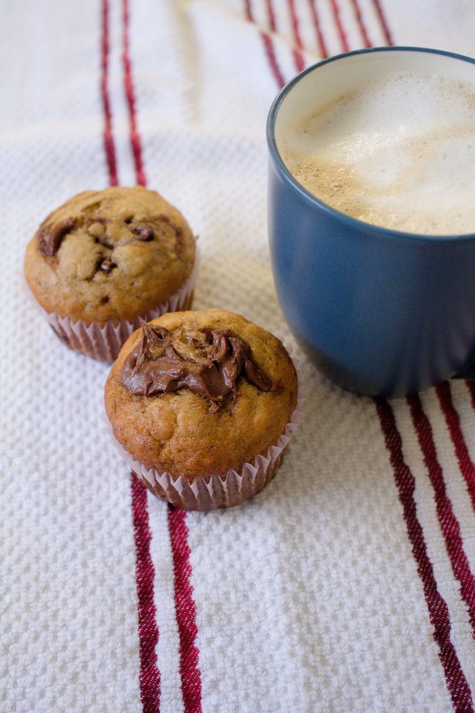 These banana nutella muffins are easy to make and delicious for breakfast or bite to make your sweet tooth happy! | Teaspoon of Nose