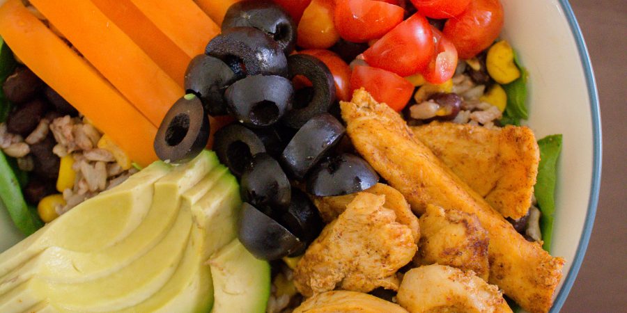 These Mexican grain bowls are the perfect meal prep option to feed you delicious and healthy lunches all week long! | Teaspoon of Nose