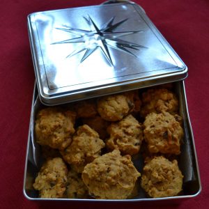 Pumpkin oat chocolate chip cookies give a great texture to a classic cookie! | Teaspoon of Nose