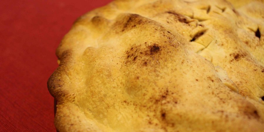 Nothing says the holidays like classic apple pie! | Teaspoon of Nose
