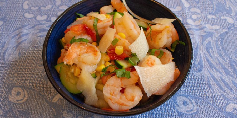 With shrimp, corn, zucchini and corn, this summer shrimp stir fry is the most summertime dish ever! | Teaspoon of Nose
