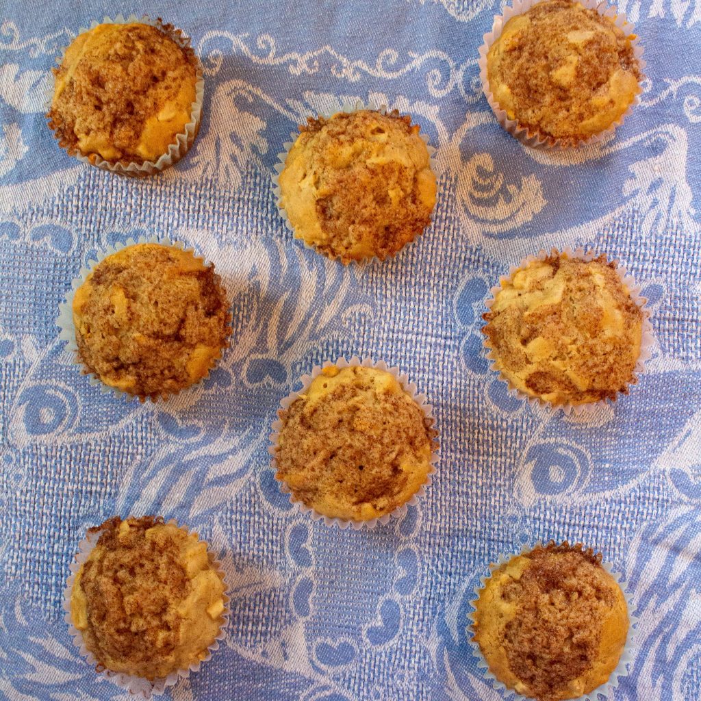 These cinnamon apple muffins make a great breakfast treat and are perfect for your next fall gathering! | Teaspoon of Nose