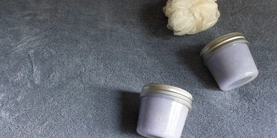 This DIY sugar scrub exfoliates super well without irritating my sensitive skin! | Teaspoon of Nose