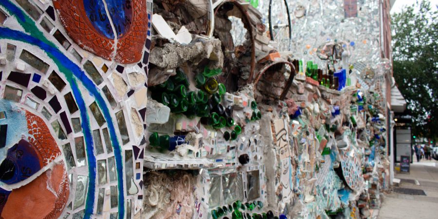 Philly is SUCH a fun city to explore! Whether on your own or with friends, there are so many things to do in a weekend in Philadelphia. Here are a few of my favorites! | Teaspoon of Nose