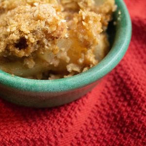 Pear crisp is one of those perfect desserts that has that warmed spiced taste of the holidays without calling for too much effort!