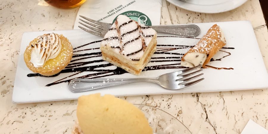 NYC is packed with more fantastic meals than can possibly try in one trip. Here are the New York City restaurants you DON'T want to miss!!