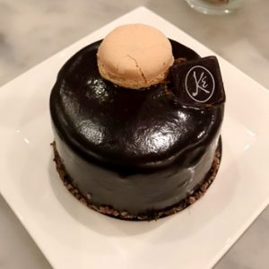 NYC is packed with more fantastic meals than can possibly try in one trip. Here are the New York City restaurants you DON'T want to miss!!