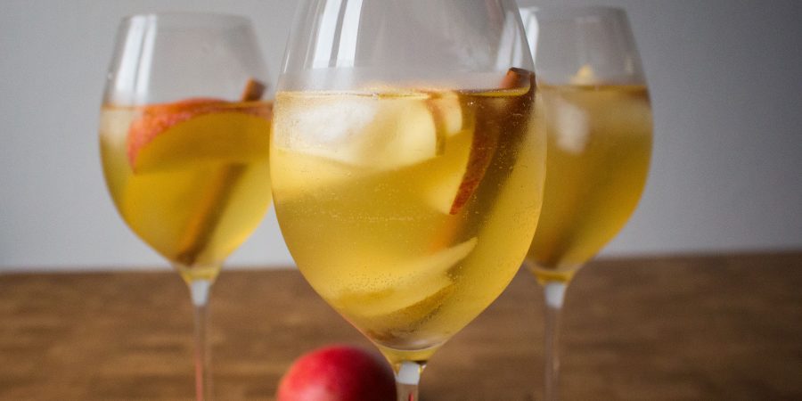 This refreshing fall prosecco cocktail lets you can embrace autumn flavors even if it's too hot for warm drinks!