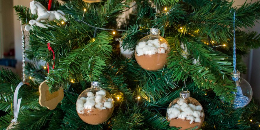 These DIY Hot Chocolate Ornaments make a sweet and easy gift for neighbors, teachers or friends!