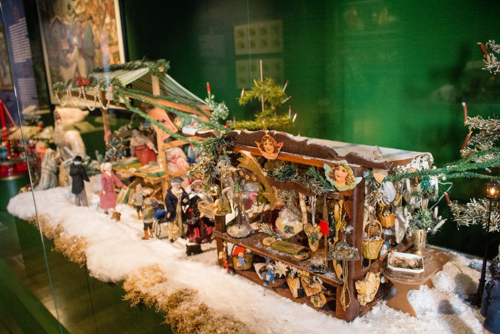 Salzburg has shot up to the top of my list of favorite European cities, and the best way to see it is with the Salzburg Card! Today I'm giving a peek into what it covers and the best things to see with it.