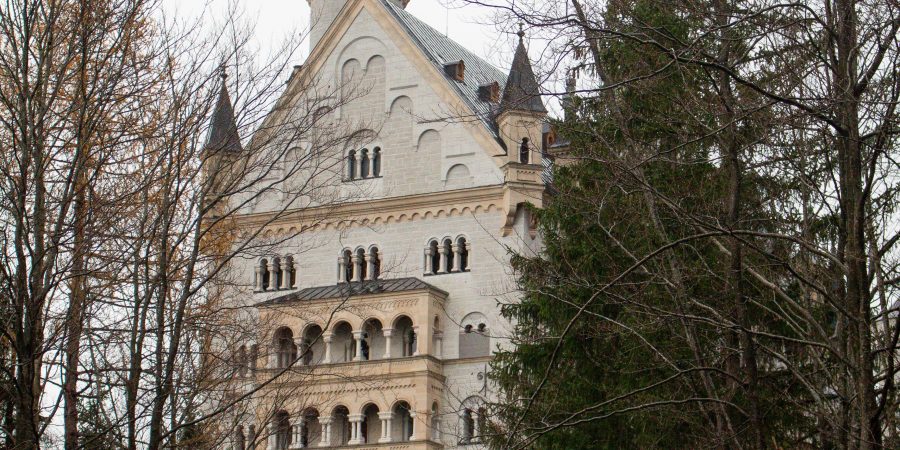 One of the best parts of Bavaria are the castles, like Neuschwanstein and Linderhof! Today I'm sharing the best way to see Bavarian castles.