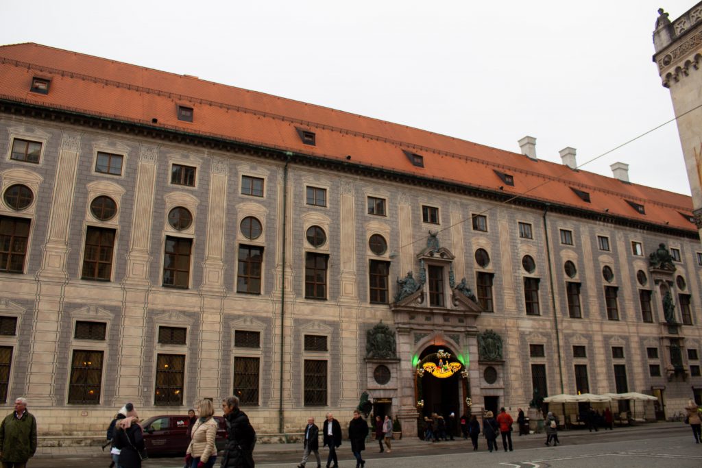 If you only have a quick visit, here's what you need to see in Munich! From history to museums to architecture - and a free walking tour!