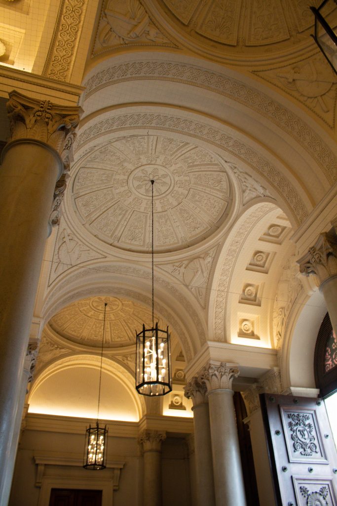 If you only have a quick visit, here's what you need to see in Munich! From history to museums to architecture - and a free walking tour!