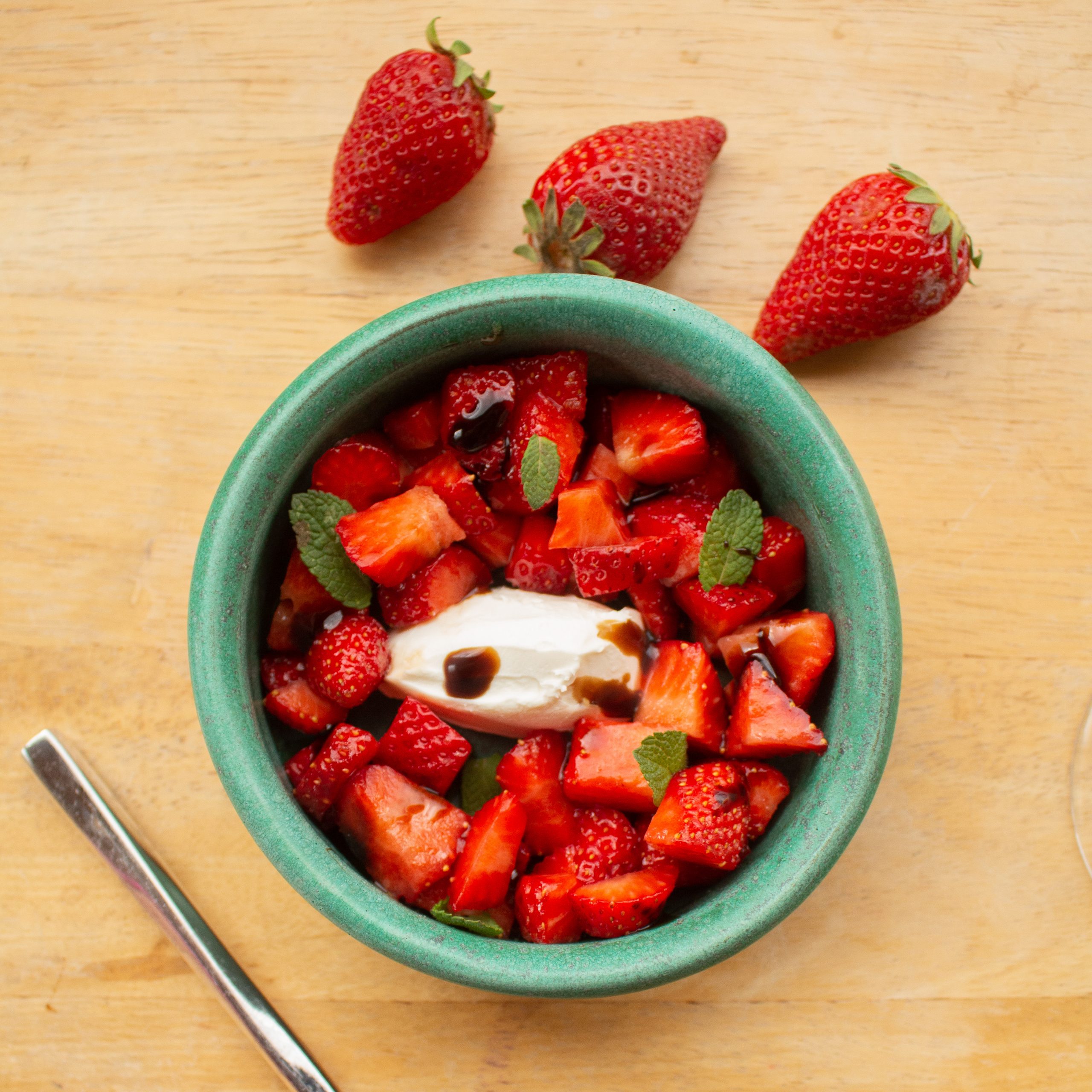 Classic Italian flavors: balsamic strawberries with mascarpone