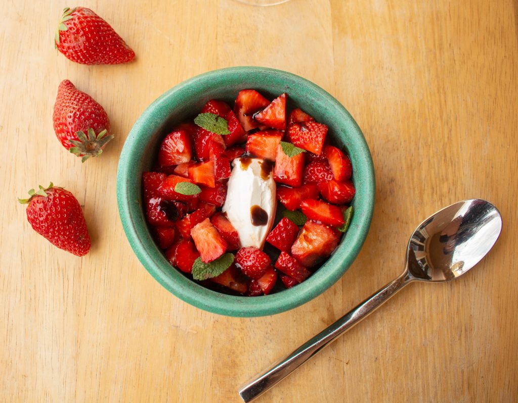Balsamic strawberries with mascarpone makes a perfect springtime snack or dessert! Simple to toss together but with great spring flavors... | Teaspoon of Nose
