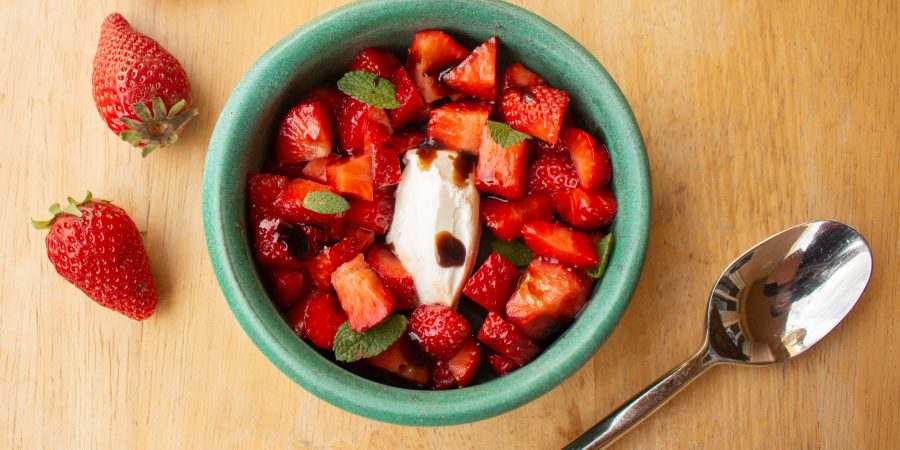 Balsamic strawberries with mascarpone makes a perfect springtime snack or dessert! Simple to toss together but with great spring flavors... | Teaspoon of Nose