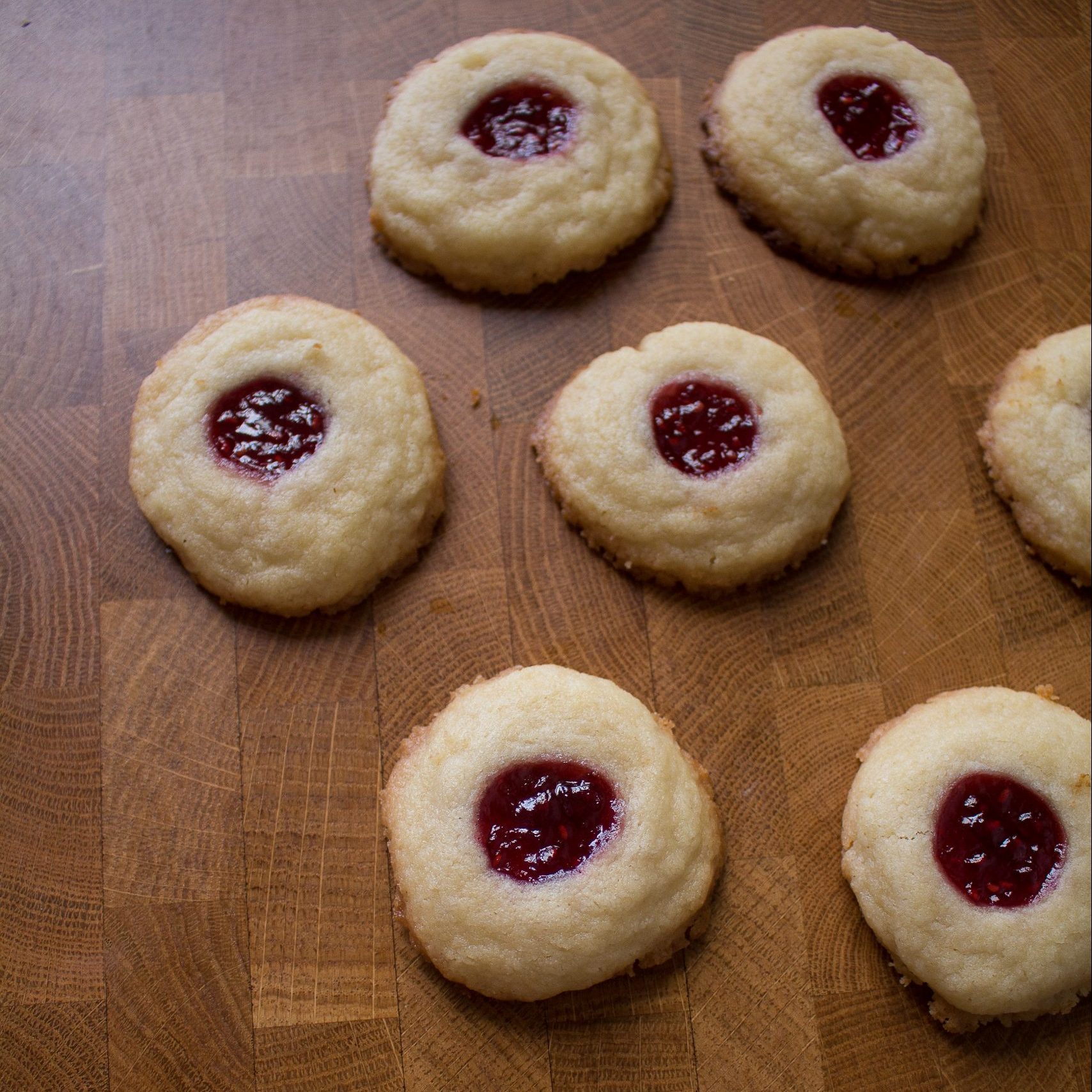 Summertime cookies right here! Raspberry Almond cookies| Teaspoon of Nose