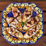 Fig crostini with goat cheese and caramelized onions make for an easy appetizer perfect for the heat of summer!