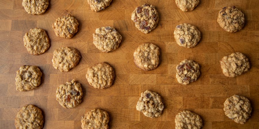 Oatmeal cookies are a seriously underrated classic! I've got four variations to satisfy every sweet tooth: raisins, chocolate, caramel, and more! | Teaspoon of Nose