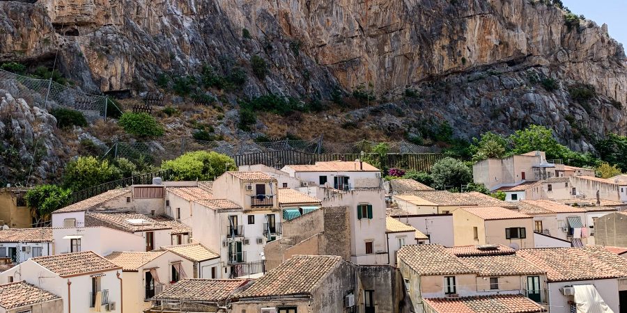 Cefalù is one of Sicily's great beach towns, so here's what you need to know to enjoy it to the fullest! | Teaspoon of Nose