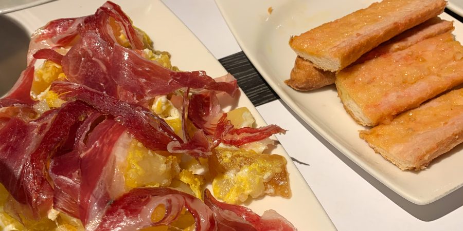 There are so many incredible Barcelona restaurants, so I've rounded up some of the best! Barcelona restaurant guide on Teaspoon of Nose!