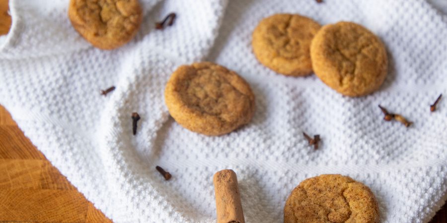 Pumpkin snickerdoodles are a fun fall twist on a classic cookie! The cinnamon-sugar perfection of the classic gets ramped up for autumn. | Teaspoon of Nose