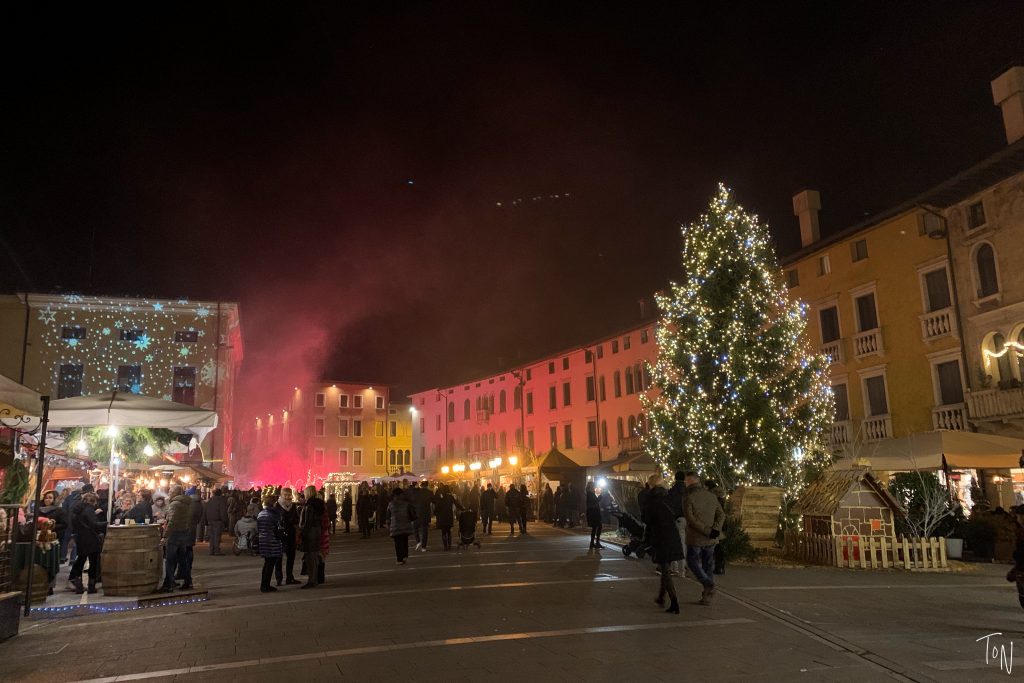 The Sacile Christmas market is everything you want in a small town Italian market!