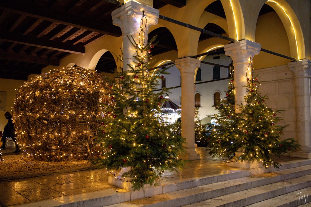 The Sacile Christmas market is everything you want in a small town Italian market!