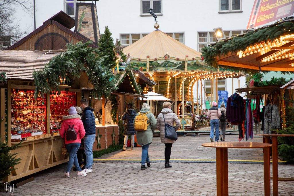 Thinking of exploring the Heidelberg Christmas markets? Here's what you need to know to plan your time! | Teaspoon of Nose