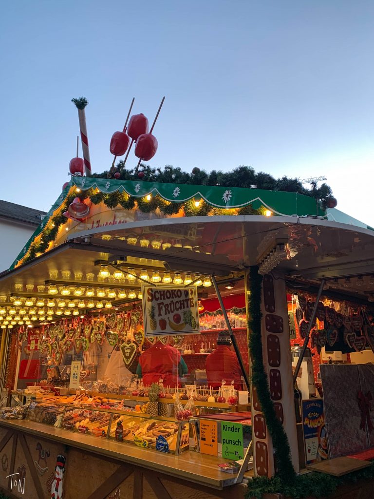 Thinking of exploring the Heidelberg Christmas markets? Here's what you need to know to plan your time! | Teaspoon of Nose