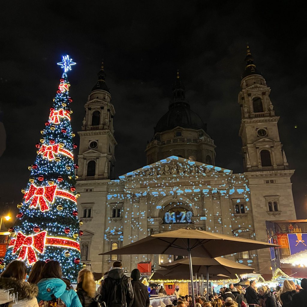 Budapest Christmas markets are some of my favorites! With a good mix of traditional options, artisan crafts, and Hungarian goodies all in one place, what more can you ask for?
