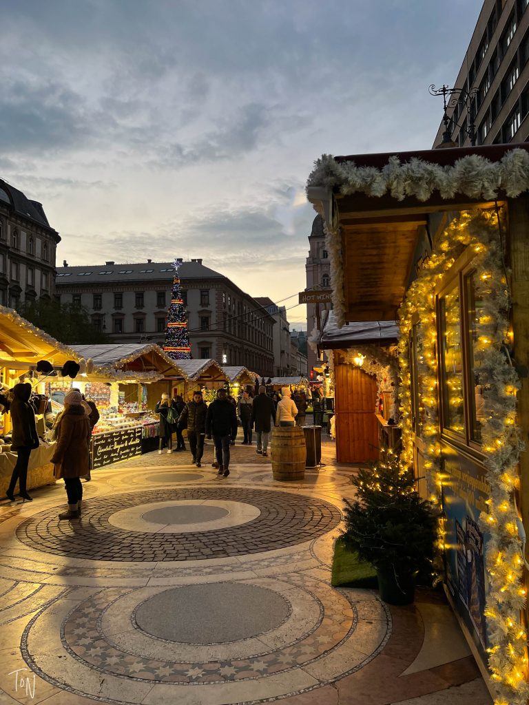 Budapest Christmas markets are some of my favorites! With a good mix of traditional options, artisan crafts, and Hungarian goodies all in one place, what more can you ask for?