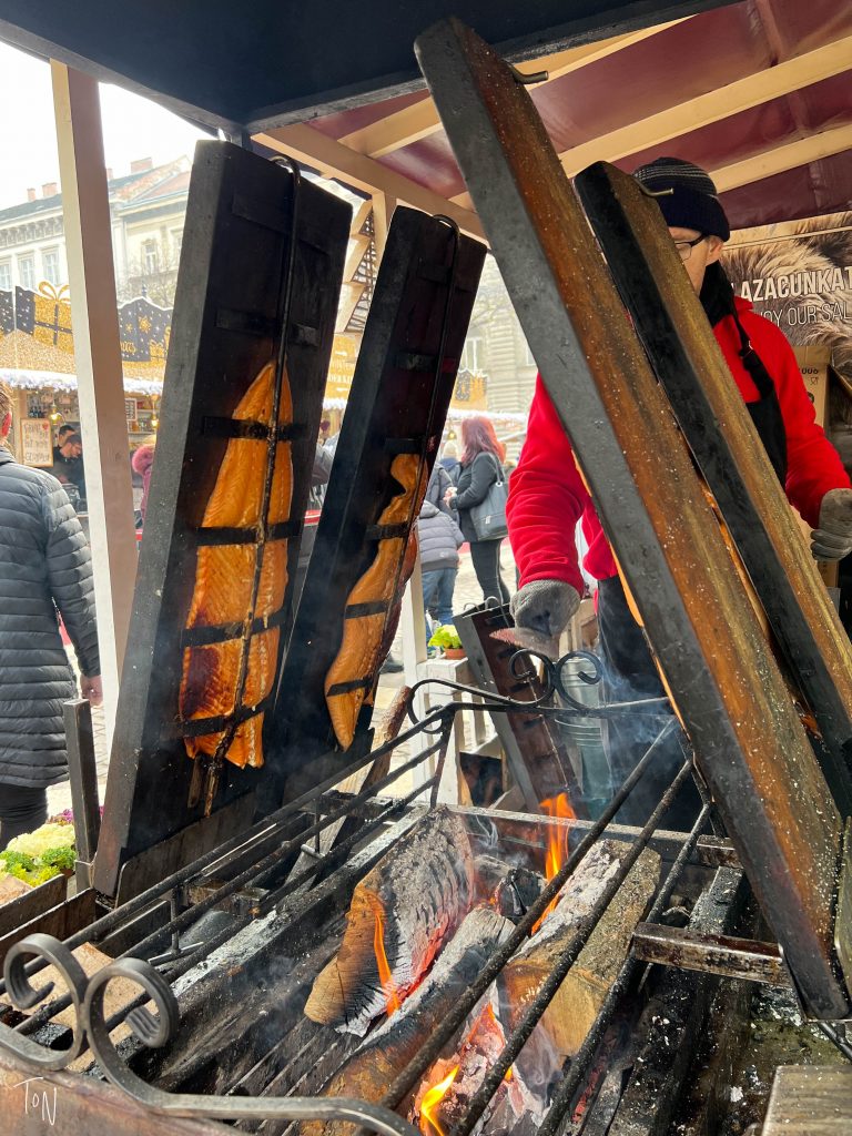 Budapest Christmas markets are some of my favorites! With a good mix of traditional options, artisan crafts, and Hungarian goodies all in one place, what more can you ask for?