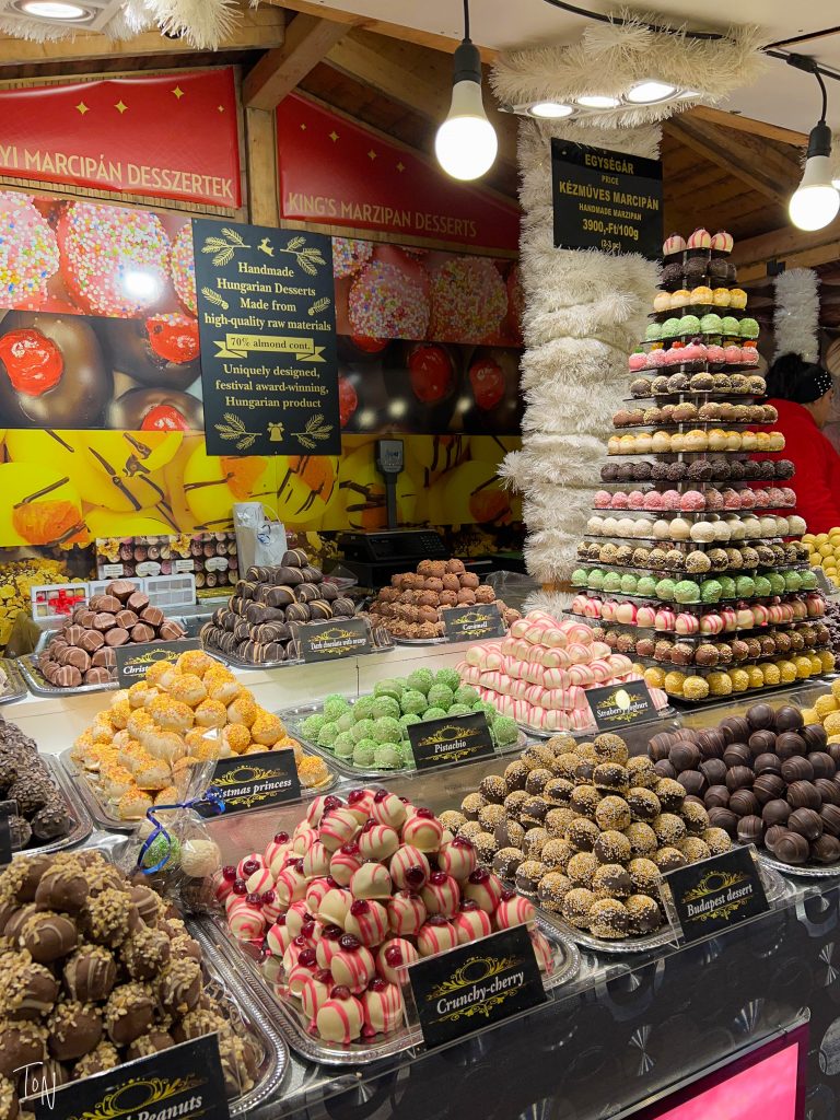 Budapest Christmas markets are some of my favorites! With a good mix of traditional options, artisan crafts, and Hungarian goodies all in one place, what more can you ask for?