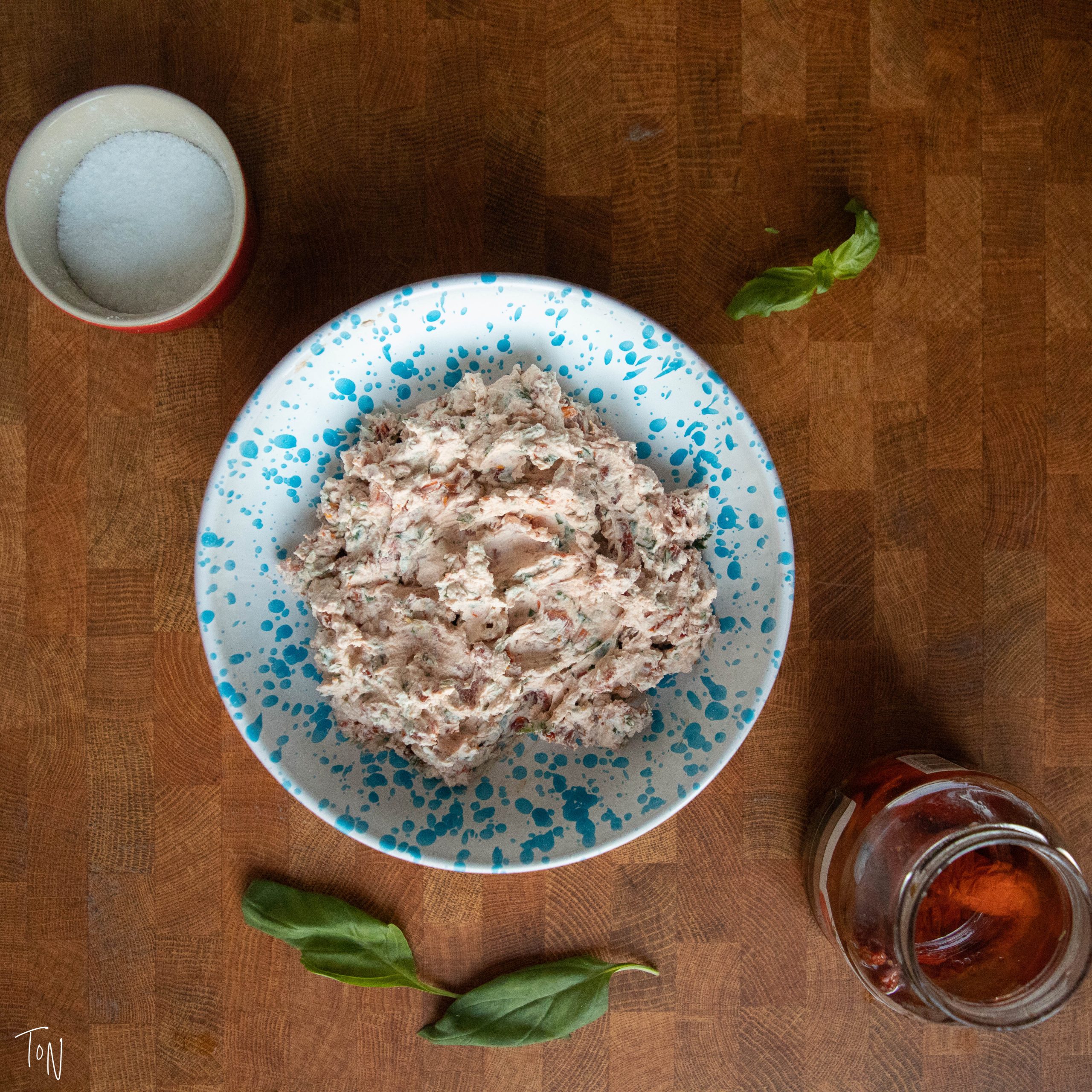 This goat cheese spread tastes like summer all year long!