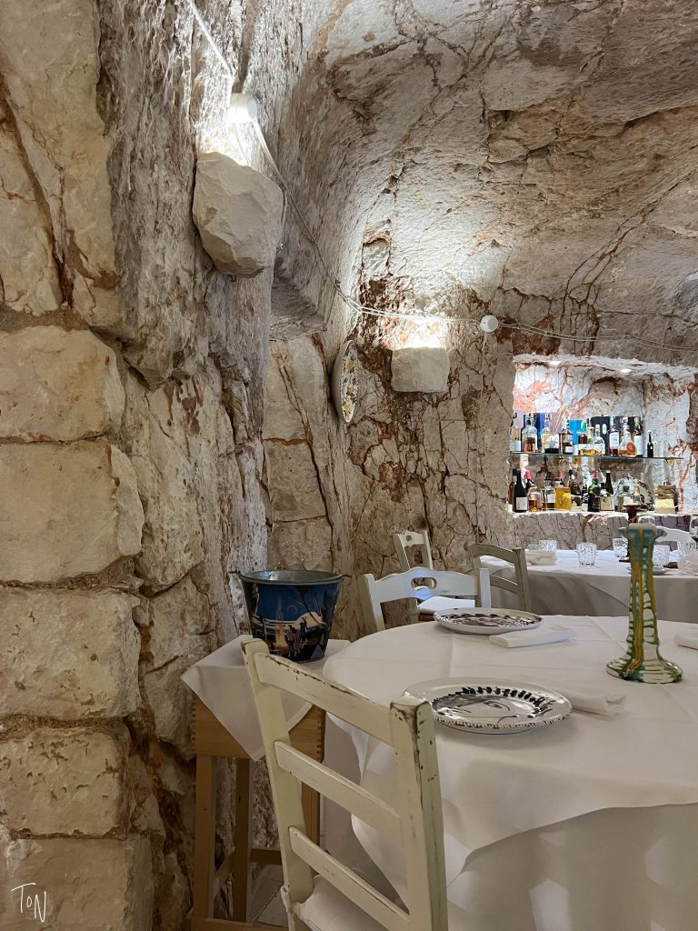 Puglia cave restaurant Ostuni
