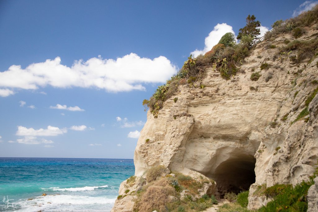 The best beach caves in Tropea