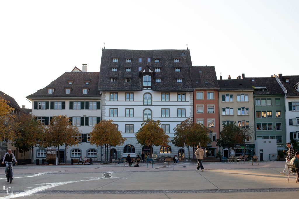 If you're planning to travel Switzerland, add a visit to Schaffhausen! It's a cute Medieval town in northern Switzerland and a perfect fall destination! | Where's Emma Now
